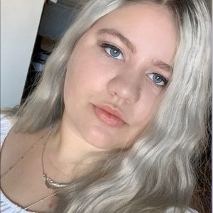 Meet your Posher, Constance